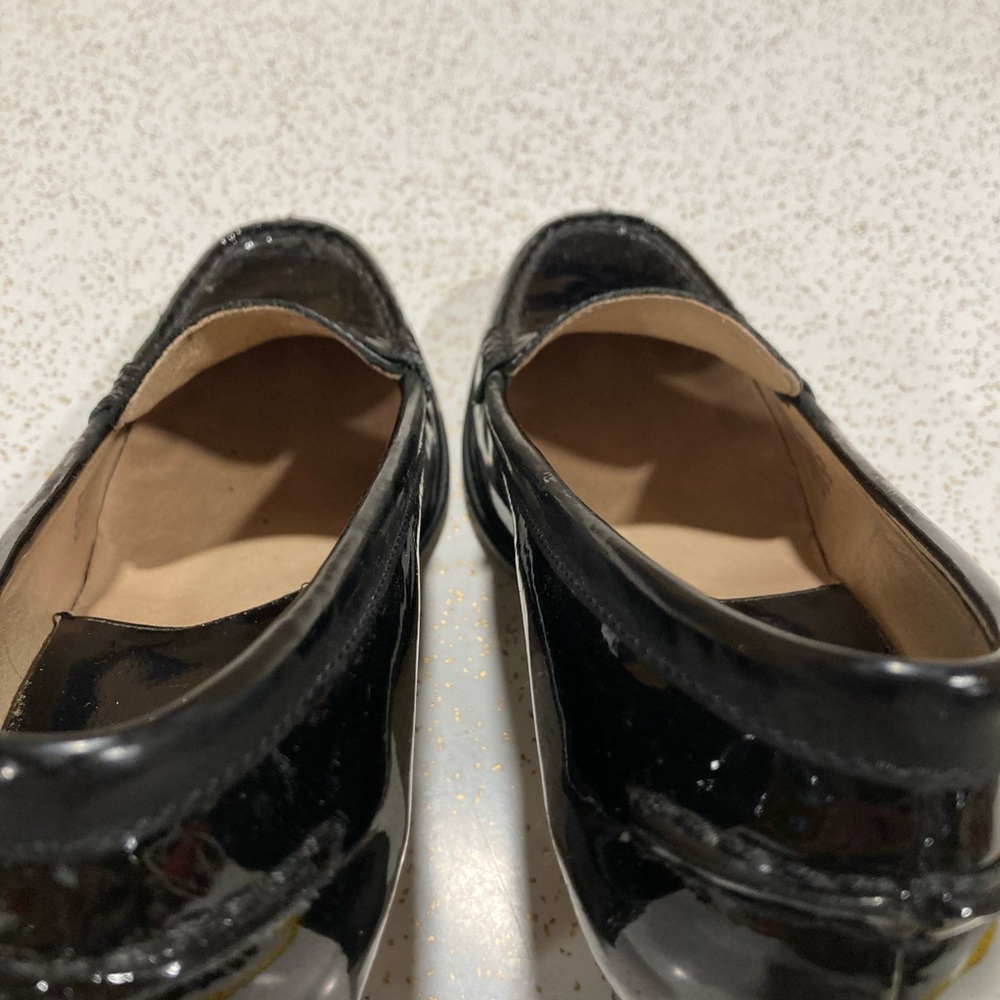 Black Heels with Patent Leather Finish and Block Heel - Picture 5 of 5
